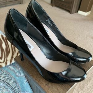 Black Steve Madden patent leather pumps
